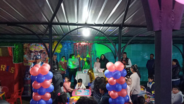 Celebración de cumpleaños infantil hasta la noche