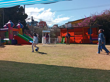 Fiesta infantil con juegos y kiosko