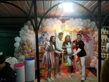 Padres y padrinos en baby shower